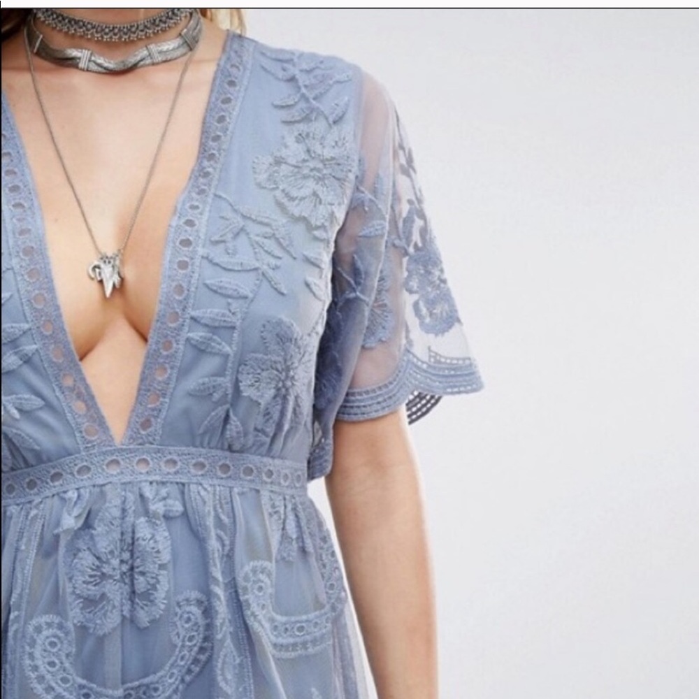 Plunging V neck purple floral lace romper SIZE L - Picture 3 of 7